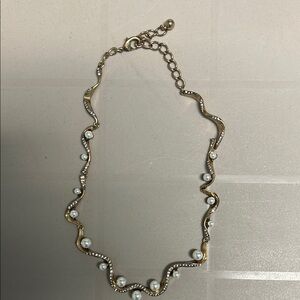 NEW Imitation Pearl & Gold tone Wavy Necklace